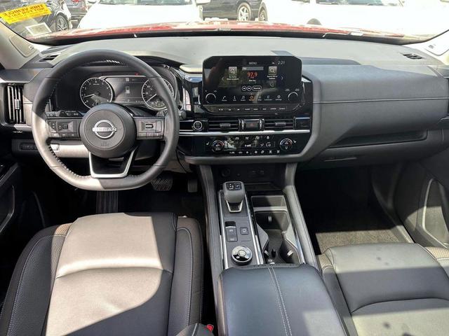 Photo of 2022 Red 2 Tone Nissan Pathfinder