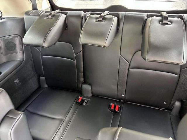Photo of 2022 Red 2 Tone Nissan Pathfinder