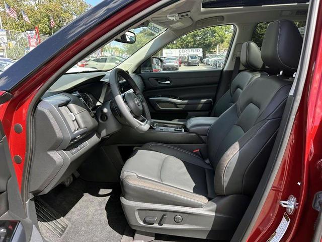 Photo of 2022 Red 2 Tone Nissan Pathfinder