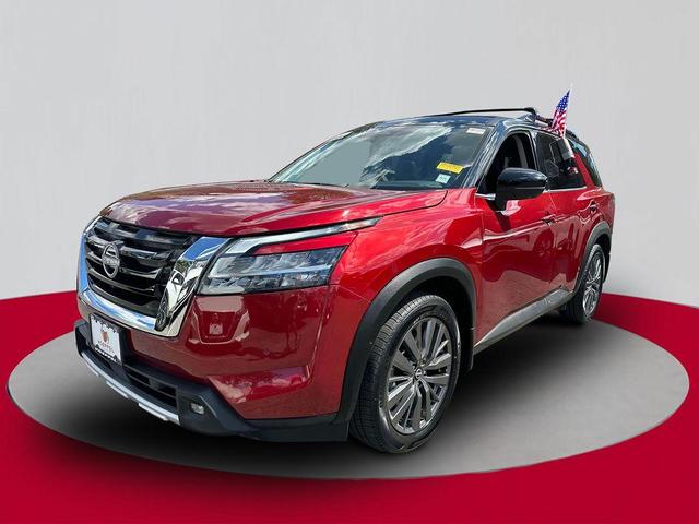 Photo of 2022 Red 2 Tone Nissan Pathfinder