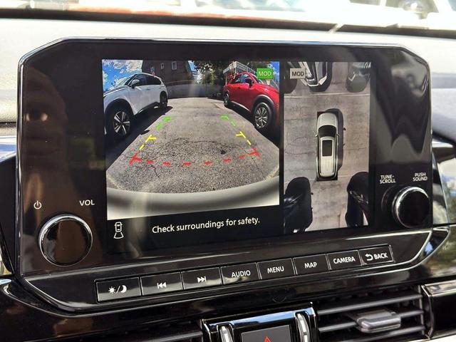Photo of 2022 Red 2 Tone Nissan Pathfinder