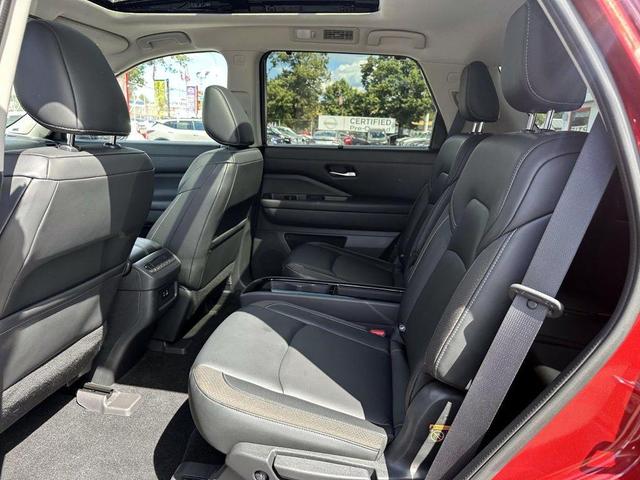Photo of 2022 Red 2 Tone Nissan Pathfinder