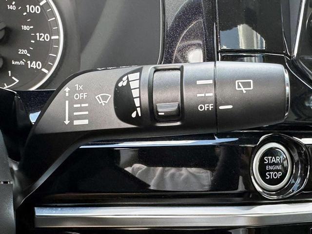 Photo of 2022 Red 2 Tone Nissan Pathfinder