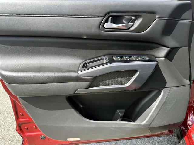 Photo of 2022 Red 2 Tone Nissan Pathfinder