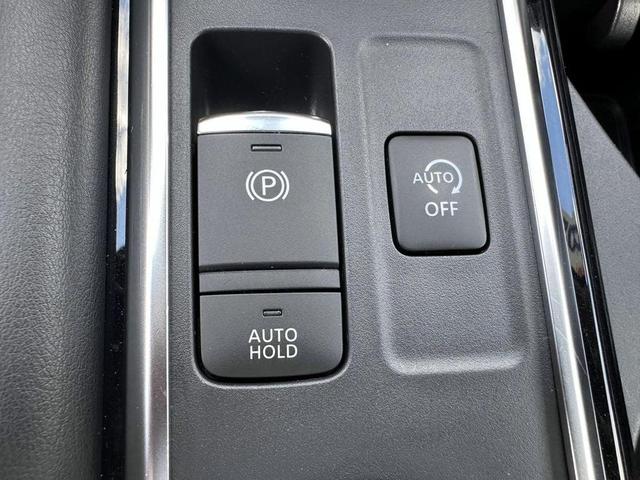 Photo of 2022 Red 2 Tone Nissan Pathfinder