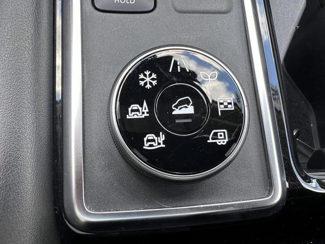 Photo of 2022 Red 2 Tone Nissan Pathfinder