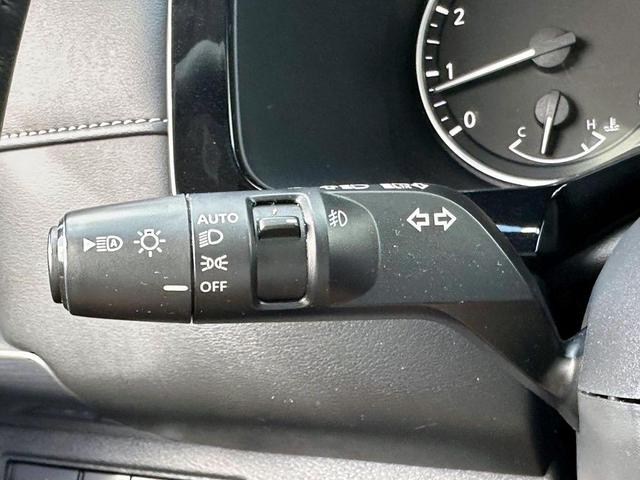 Photo of 2022 Red 2 Tone Nissan Pathfinder