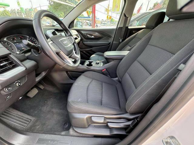 Photo of 2022 Summit White GMC Terrain
