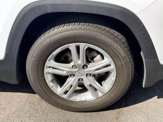 Photo of 2022 Summit White GMC Terrain