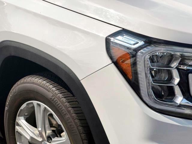 Photo of 2022 Summit White GMC Terrain