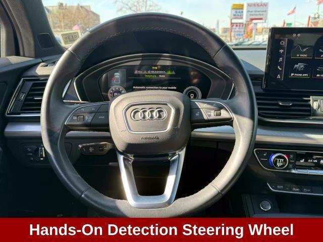 Photo of 2022 Florett Silver Metallic Audi Q5