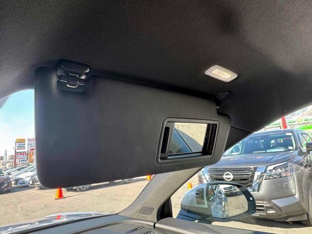 Photo of 2022 Florett Silver Metallic Audi Q5