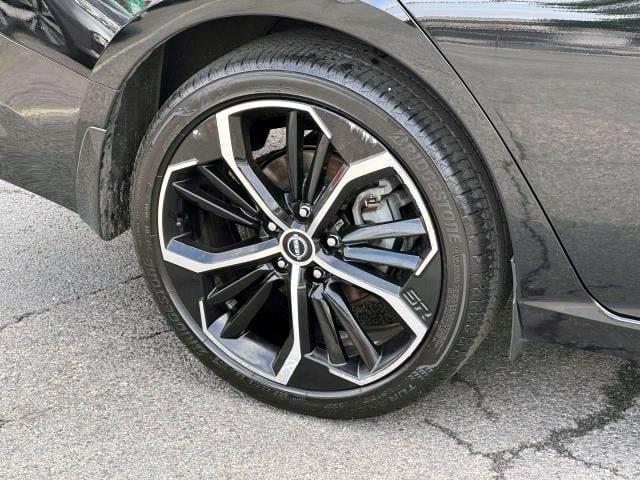Photo of 2024 Black Nissan Altima