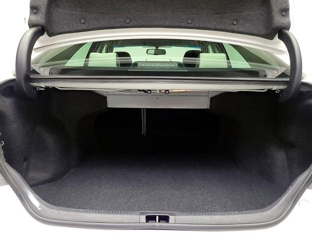 Photo of 2015 White Toyota Camry