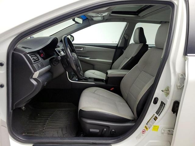 Photo of 2015 White Toyota Camry