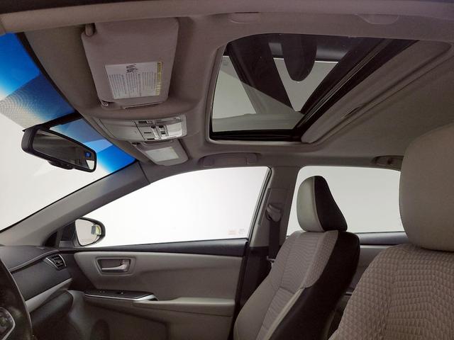 Photo of 2015 White Toyota Camry