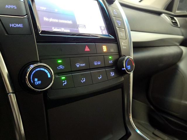 Photo of 2015 White Toyota Camry