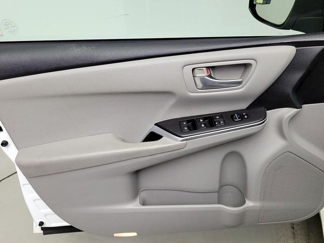 Photo of 2015 White Toyota Camry