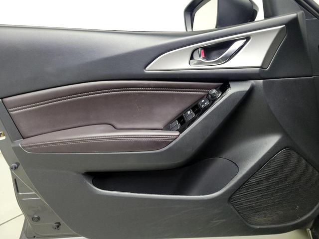 Photo of 2018 Gray Mazda Mazda3