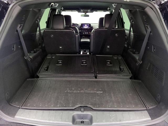 Photo of 2023 Black Nissan Pathfinder