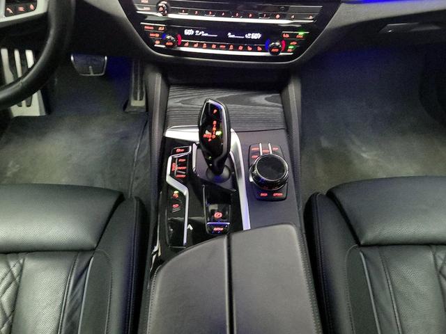 Photo of 2022 Black BMW M550