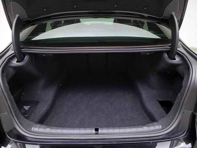 Photo of 2022 Black BMW M550