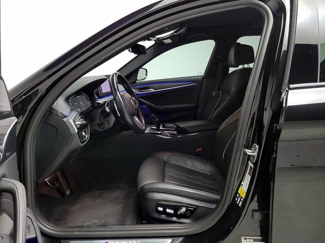 Photo of 2022 Black BMW M550