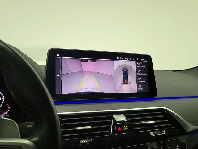 Photo of 2022 Black BMW M550