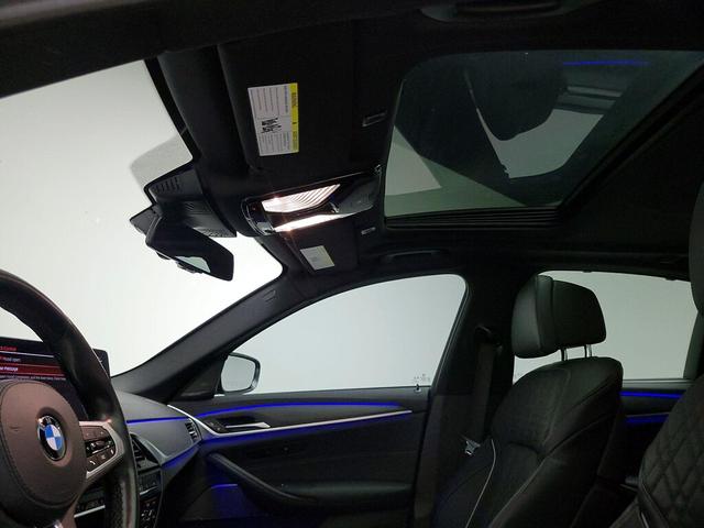 Photo of 2022 Black BMW M550