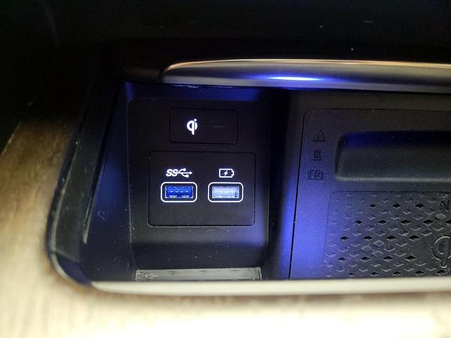 Photo of 2022 Gray Genesis GV80
