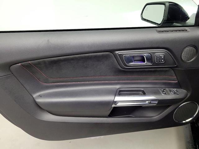 Photo of 2020 Black Ford Mustang