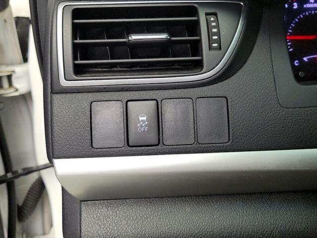 Photo of 2015 White Toyota Camry