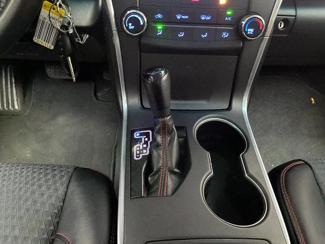 Photo of 2015 White Toyota Camry