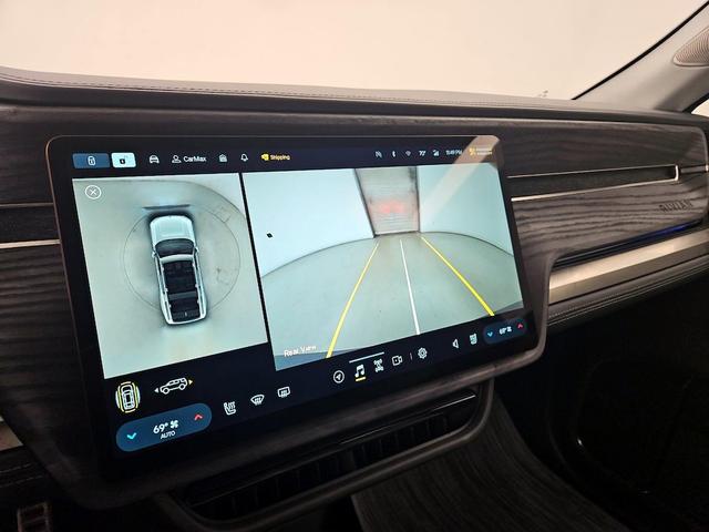 Photo of 2023 Blue Rivian R1S
