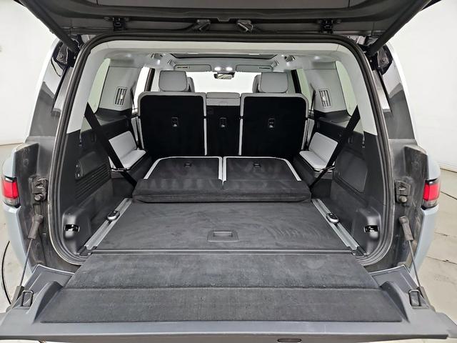 Photo of 2023 Blue Rivian R1S