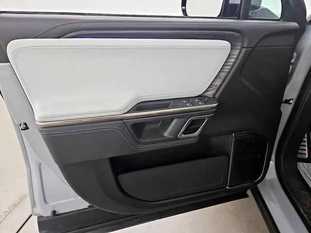 Photo of 2023 Blue Rivian R1S