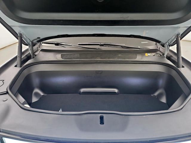 Photo of 2023 Blue Rivian R1S