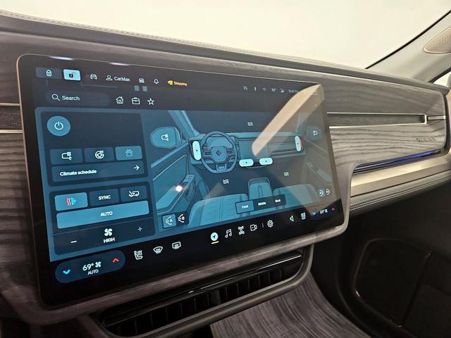 Photo of 2023 Blue Rivian R1S