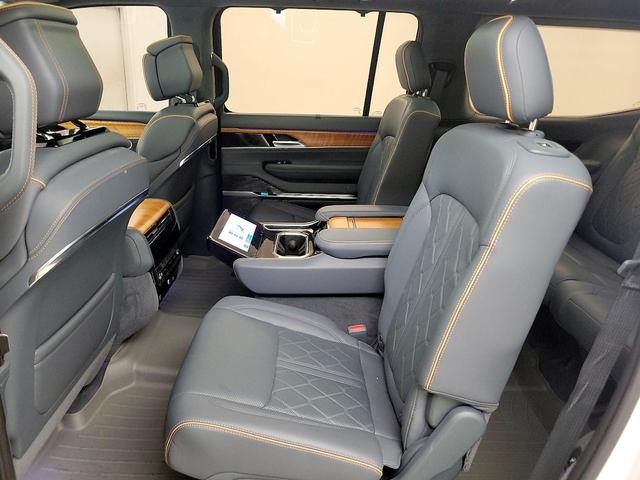 Photo of 2022 White Jeep Grand Wagoneer