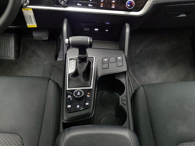Photo of 2023 White Kia Sportage