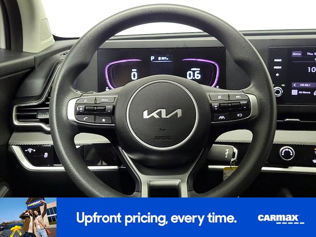 Photo of 2023 White Kia Sportage