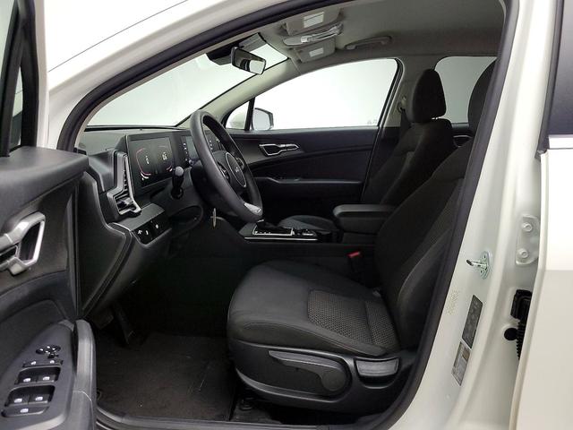 Photo of 2023 White Kia Sportage