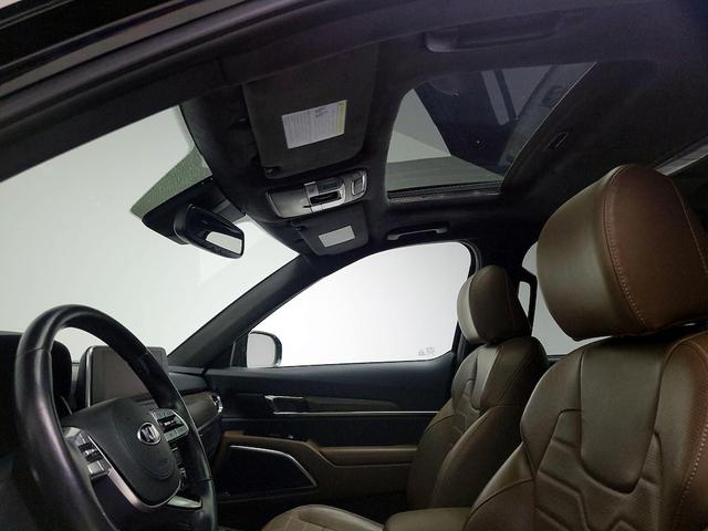 Photo of 2021 Black Kia Telluride