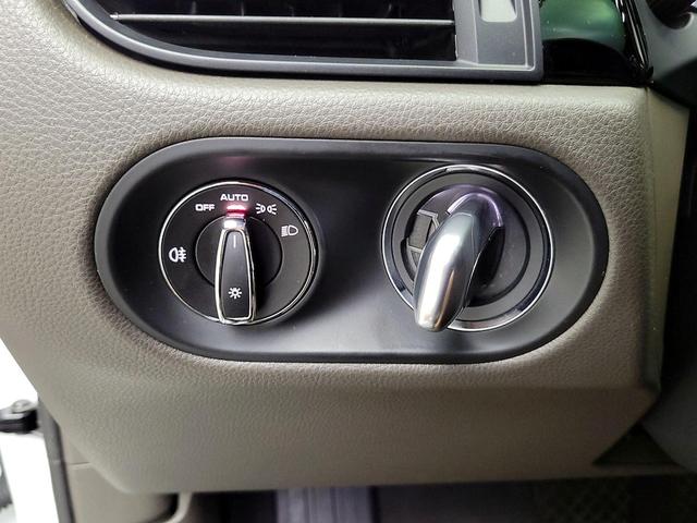Photo of 2021 White Porsche Macan
