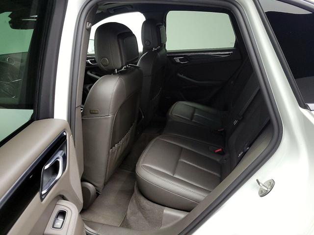 Photo of 2021 White Porsche Macan