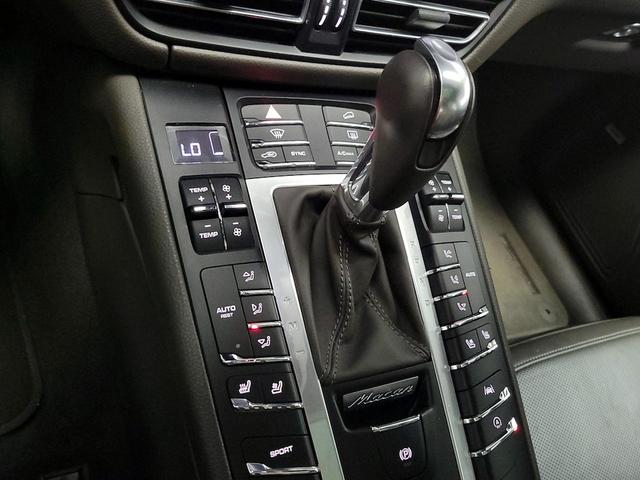 Photo of 2021 White Porsche Macan