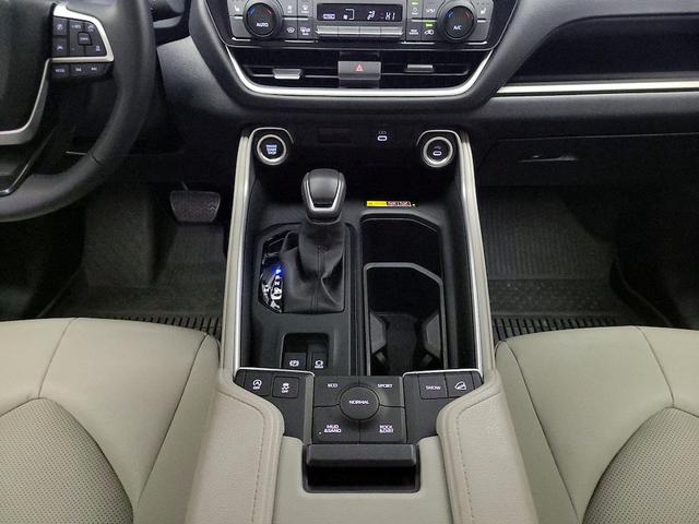 Photo of 2024 Black Toyota Grand Highlander