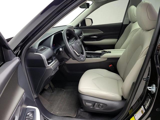 Photo of 2024 Black Toyota Grand Highlander