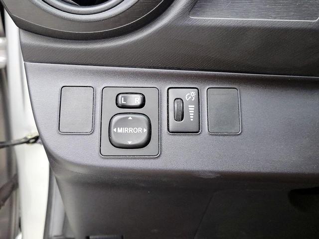 Photo of 2015 Silver Toyota Prius c