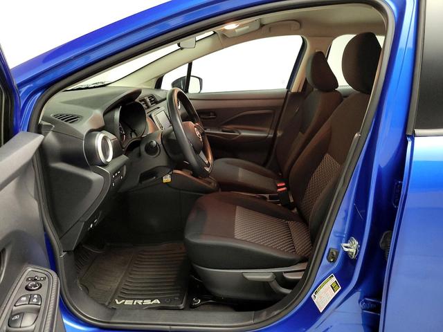 Photo of 2023 Blue Nissan Versa